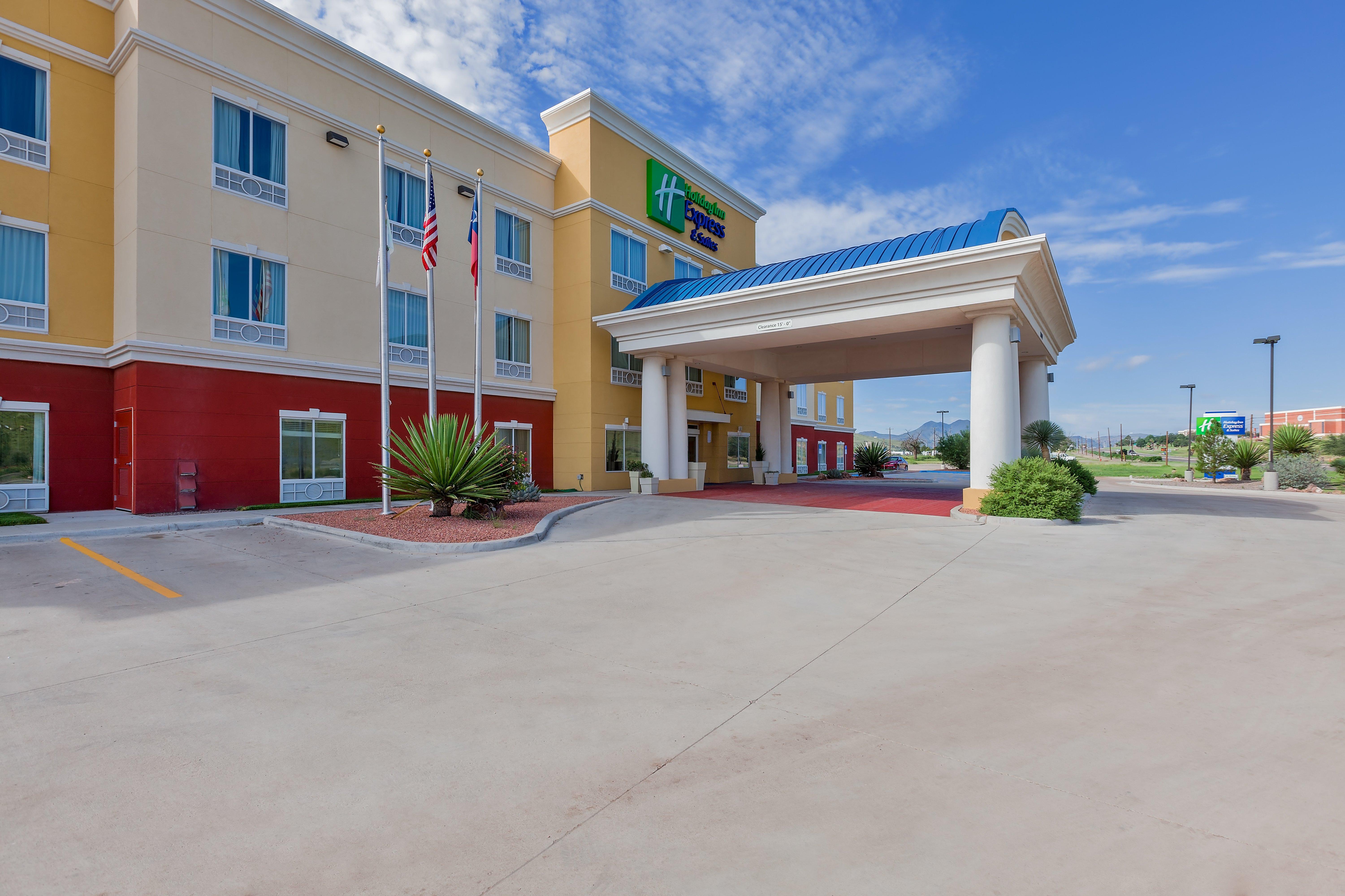 Holiday Inn Express And Suites Alpine By Ihg Buitenkant foto