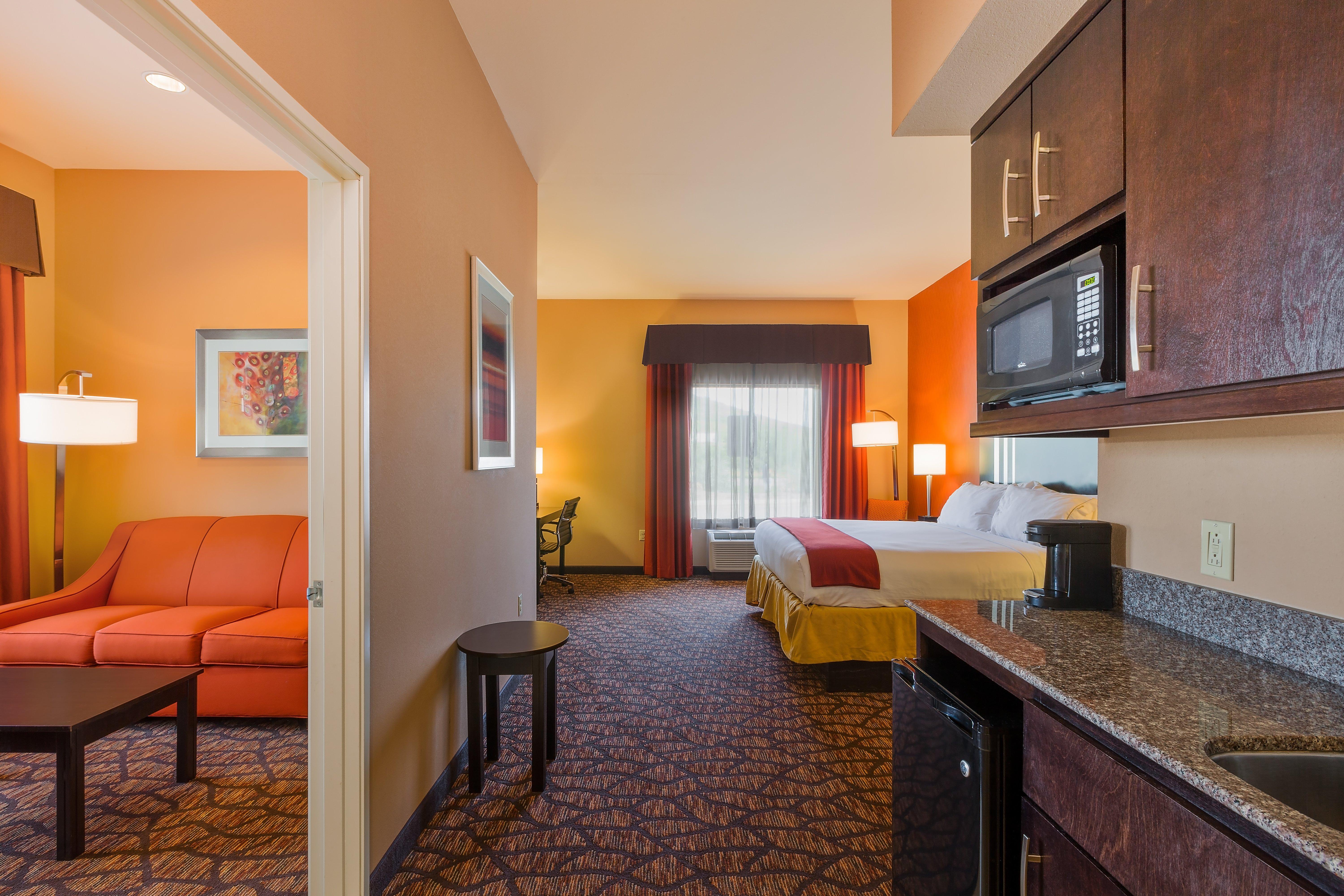 Holiday Inn Express And Suites Alpine By Ihg Buitenkant foto